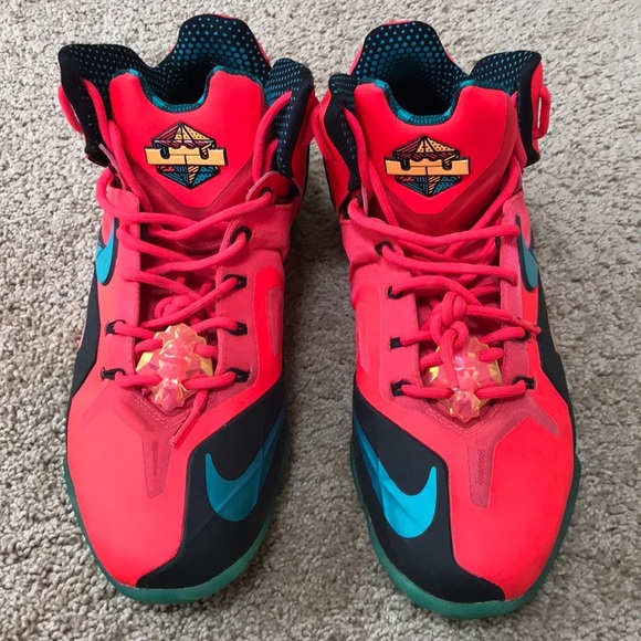 NIKE men’s size 11.5 red combo elite sneakers